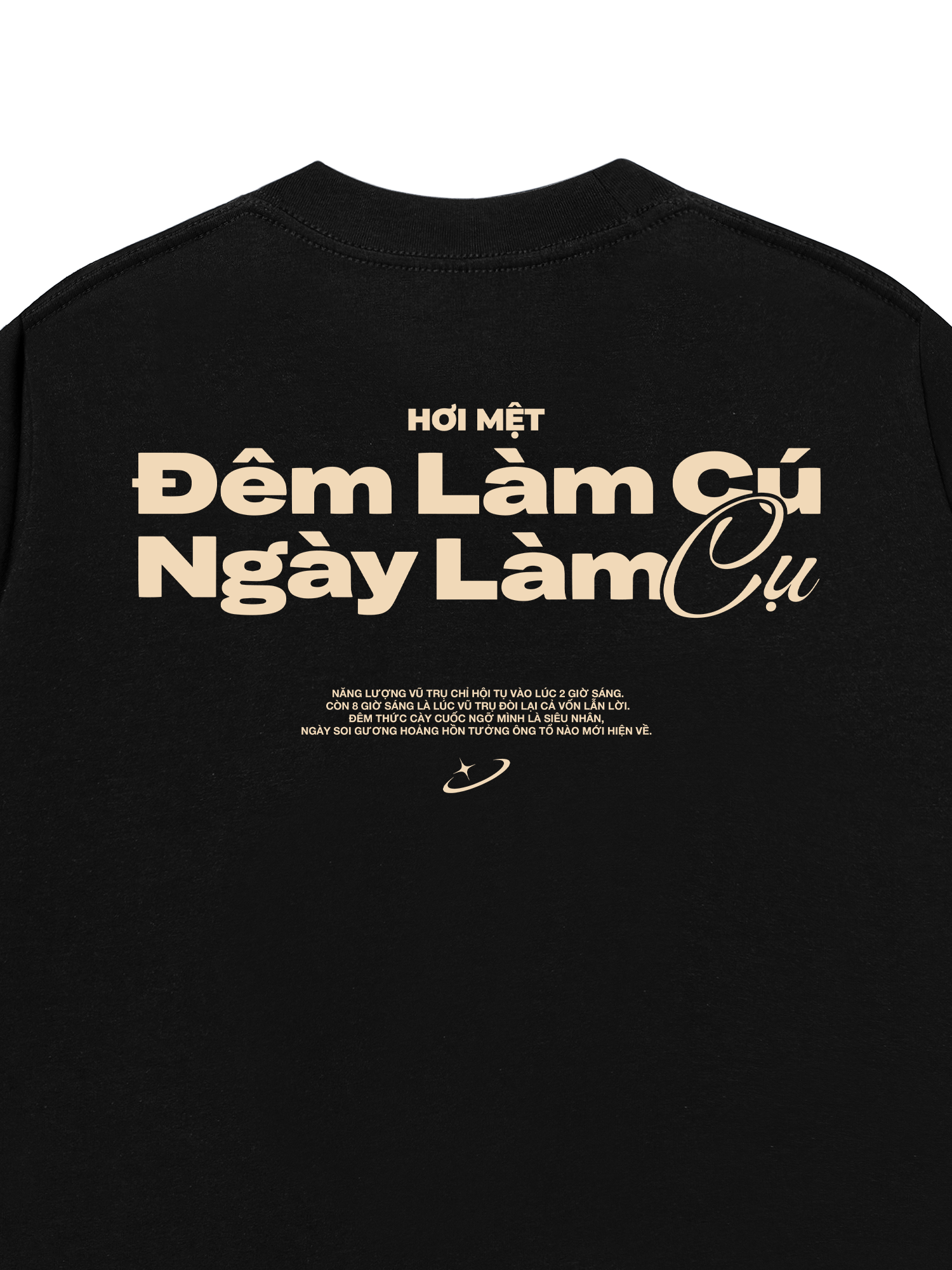 Áo Thun Relaxed Fit Đêm Làm Cú Ngày Làm Cụ