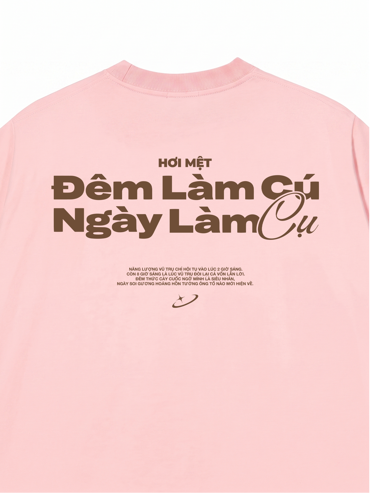 Áo Thun Relaxed Fit Đêm Làm Cú Ngày Làm Cụ