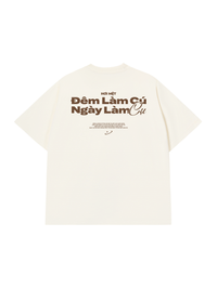 Áo Thun Relaxed Fit Đêm Làm Cú Ngày Làm Cụ