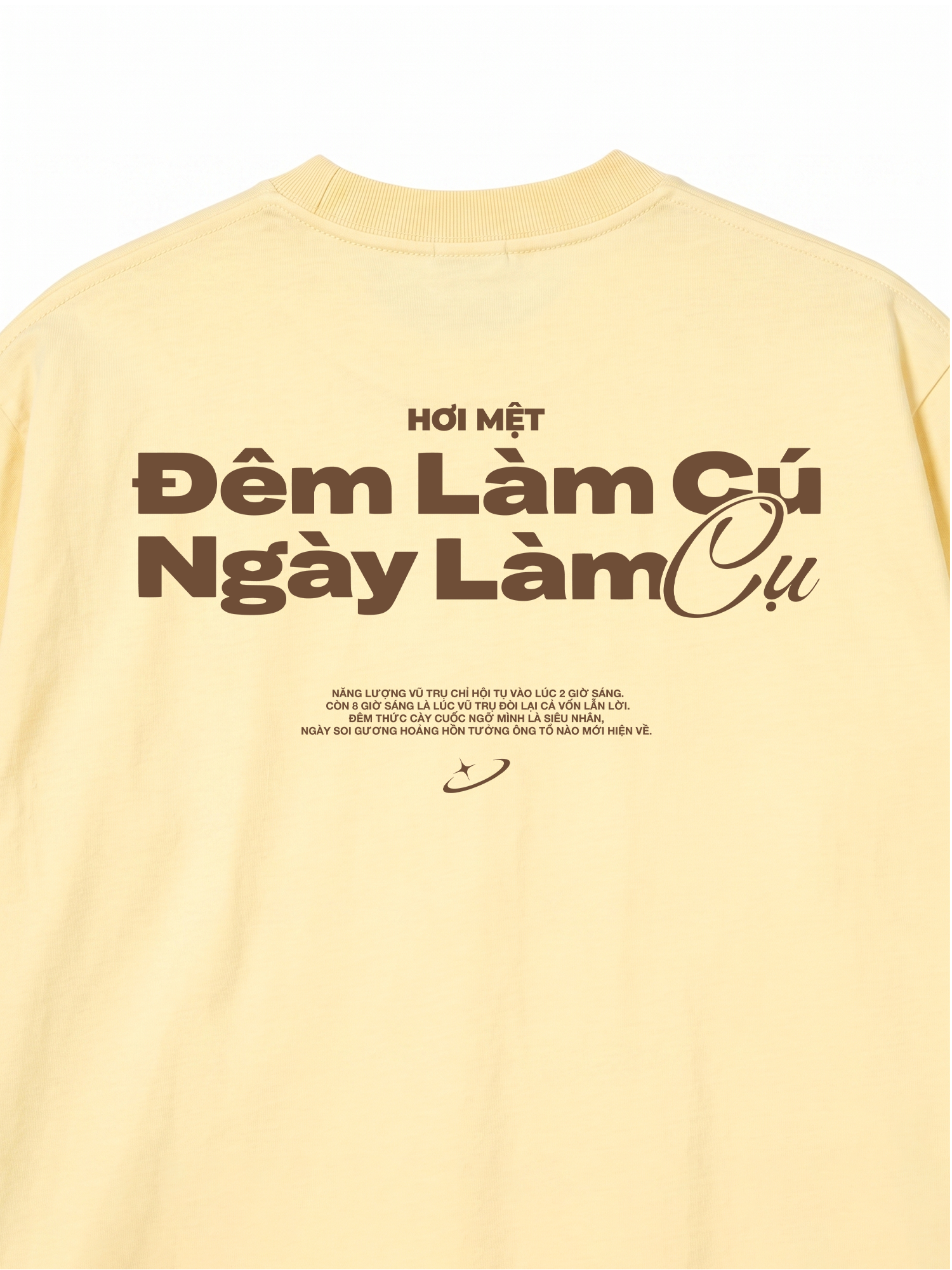 Áo Thun Relaxed Fit Đêm Làm Cú Ngày Làm Cụ