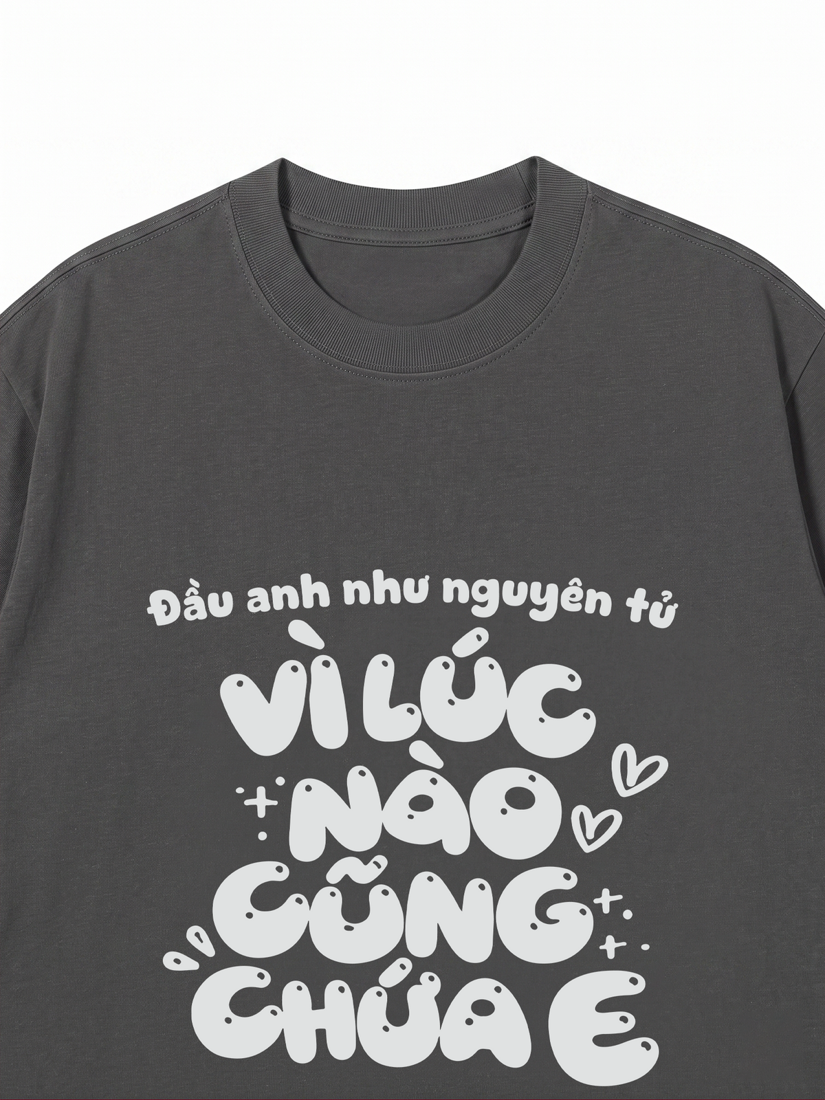 Áo Thun Relaxed Fit Đầu Anh Như Nguyên Tử