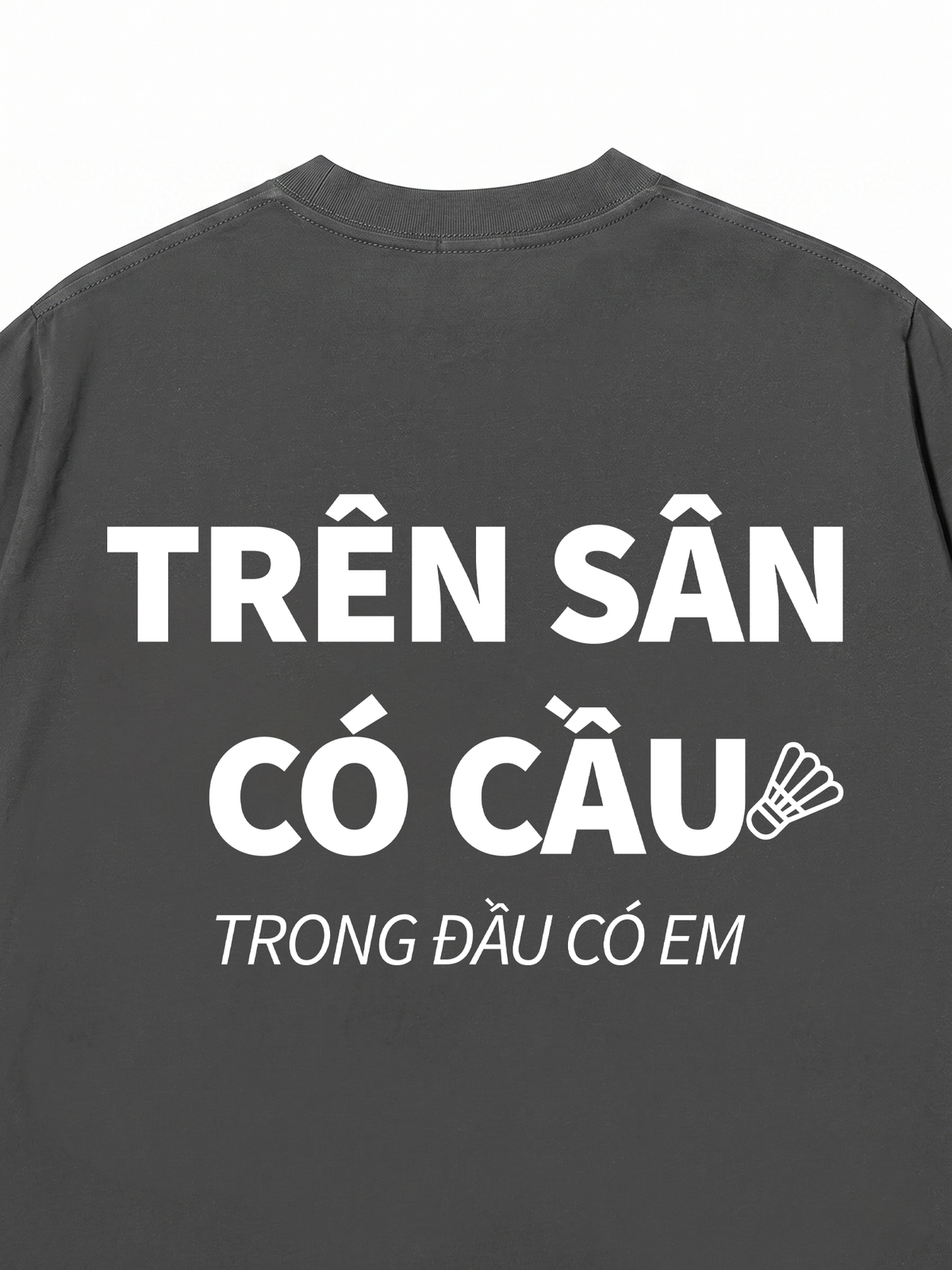 Áo Thun Relaxed Fit Trên Sân Có Cầu