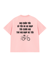 Áo Thun Relaxed Fit Họ Cười Tôi Vì Tôi Đi Xe Đạp