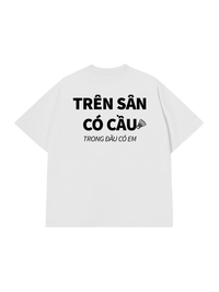 Áo Thun Relaxed Fit Trên Sân Có Cầu