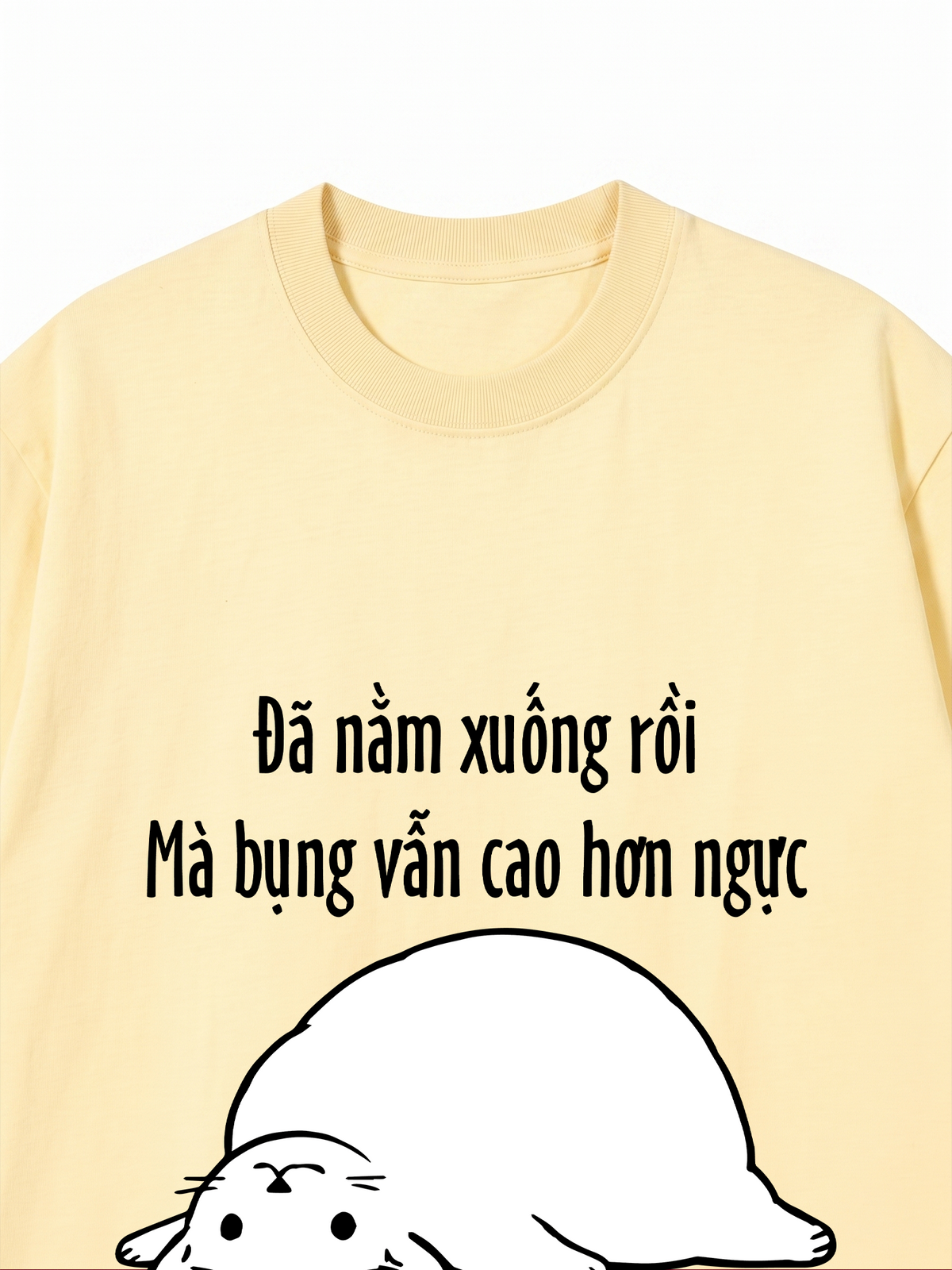 Áo Thun Relaxed Fit Đã Nằm Xuống Rồi Mà Bụng Vẫn Cao Hơn Ngực