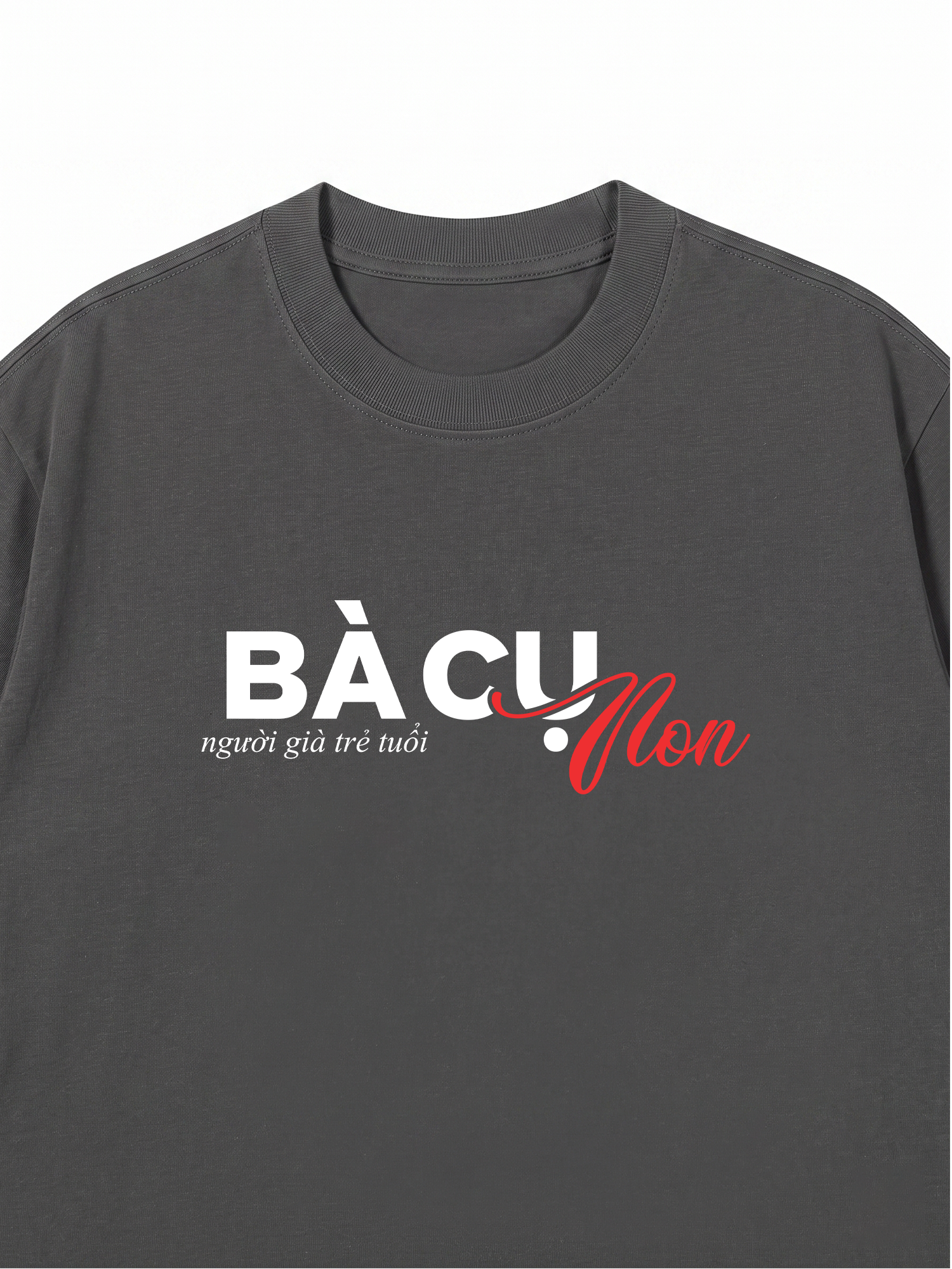 Áo Thun Relaxed Fit Bà Cụ Non